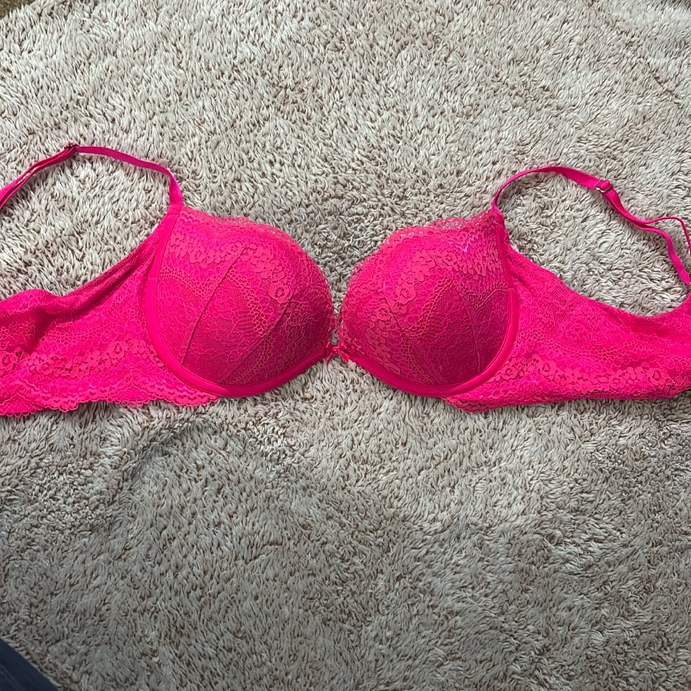 Size 34B Plunge Victorias Secret push up. Barely worn. Very comfy.